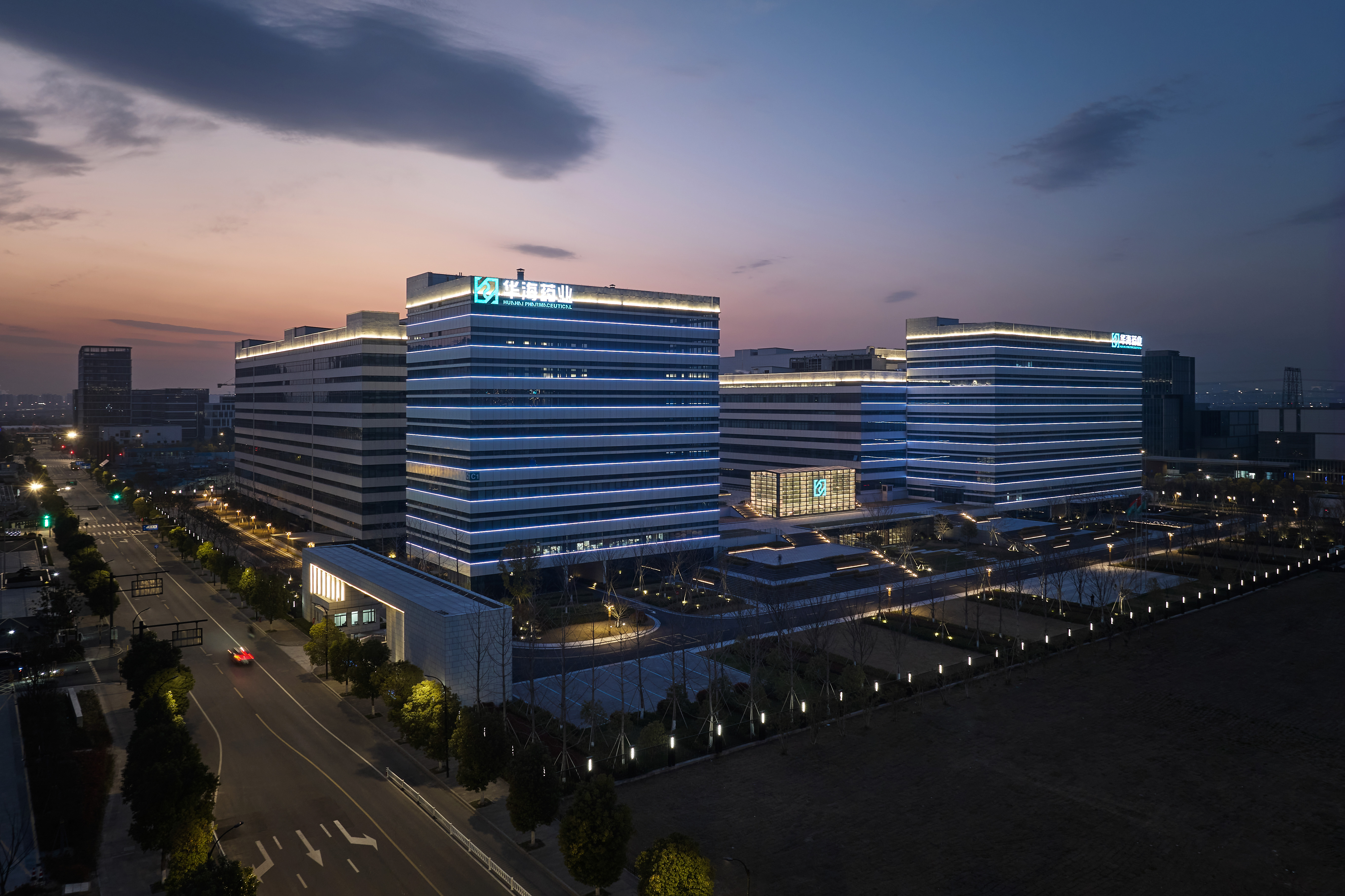 勻光線條燈，為華海藥業(yè)園區(qū)打造簡約舒適夜景